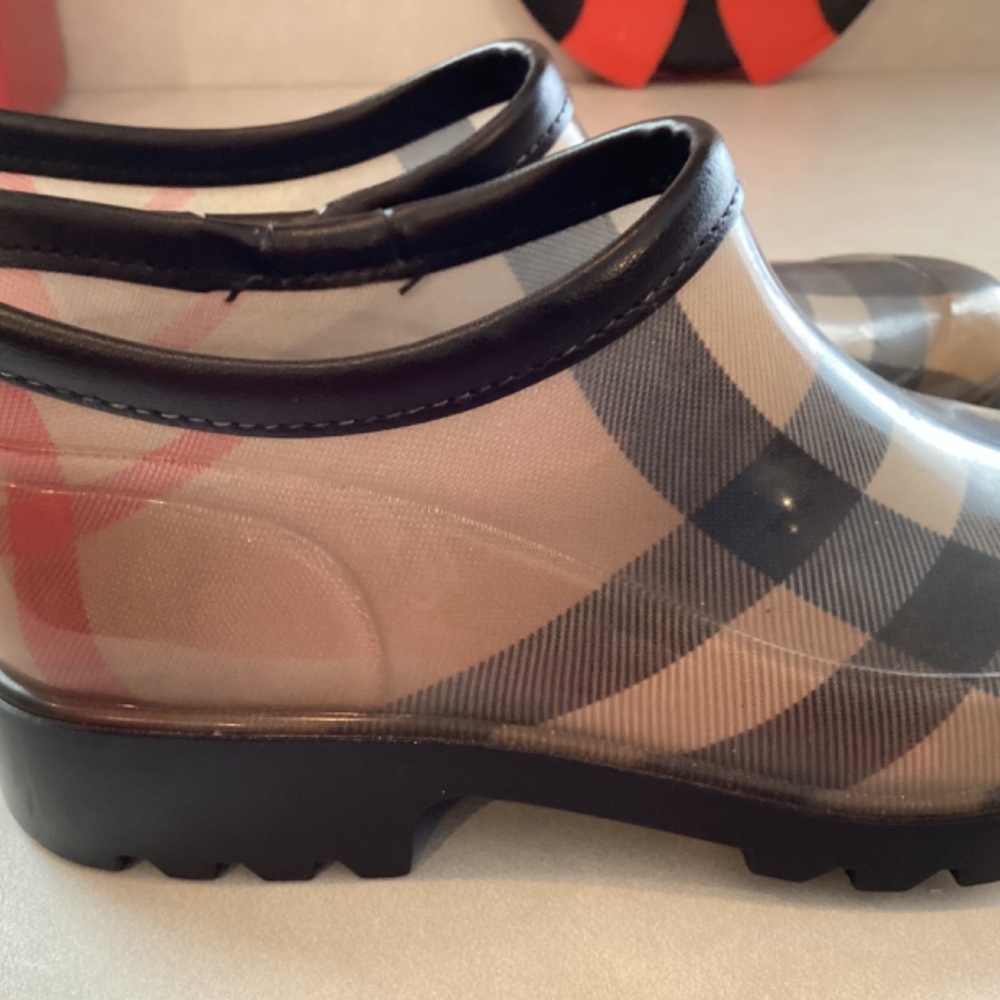 Burberry rain shoes - Picture 3 of 6